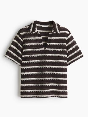 Excellent condition H&M black and white stipes shirt!  Size M